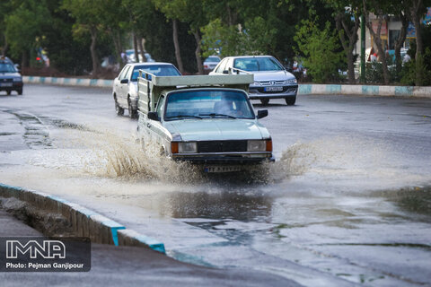 بارش‌های رگباری مونسونی تا روز شنبه در اصفهان/آماده‌باش ۲۵۰ تیم امداد و نجات