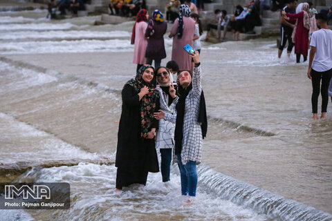  Summer rain refreshes Isfahan