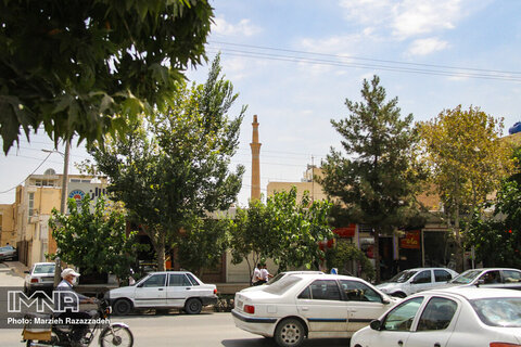 نمای باز از منار ساربان در محله جویباره