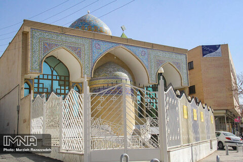 مسجد امام موسی کاظم (ع) یکی از مساجد قدیمی در این محله است