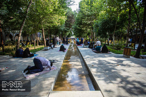 مراسم دعای روز عرفه در چهارباغ اصفهان