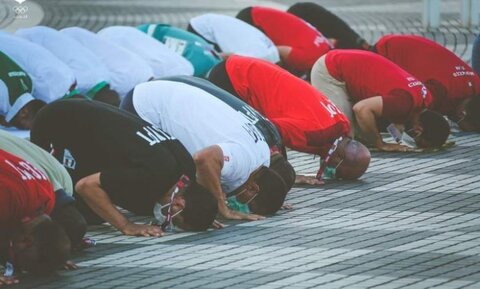 مسلمانان حاضر در توکیو در دهکده المپیک نماز عید قربان خواندند