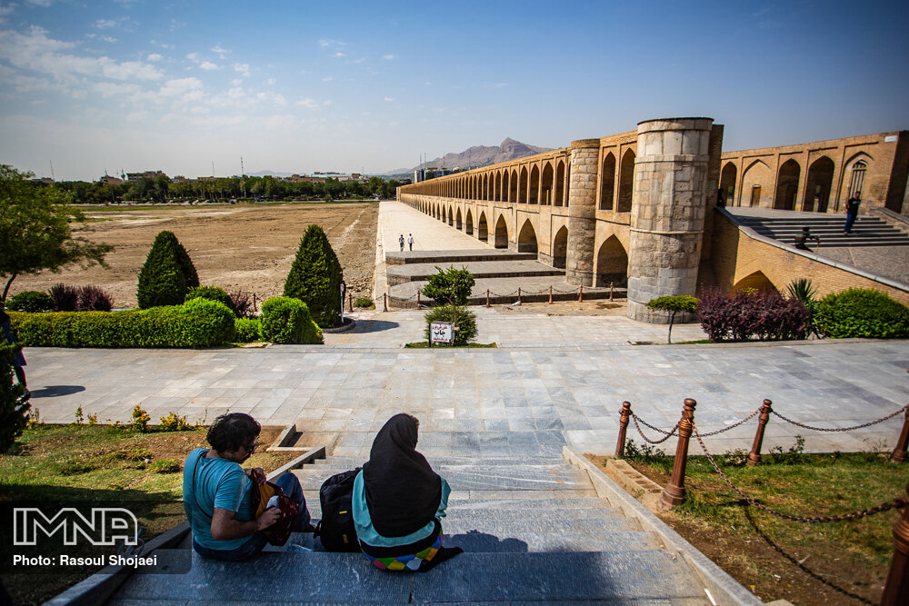شهروندان از اصفهان بدون زاینده رود می گویند