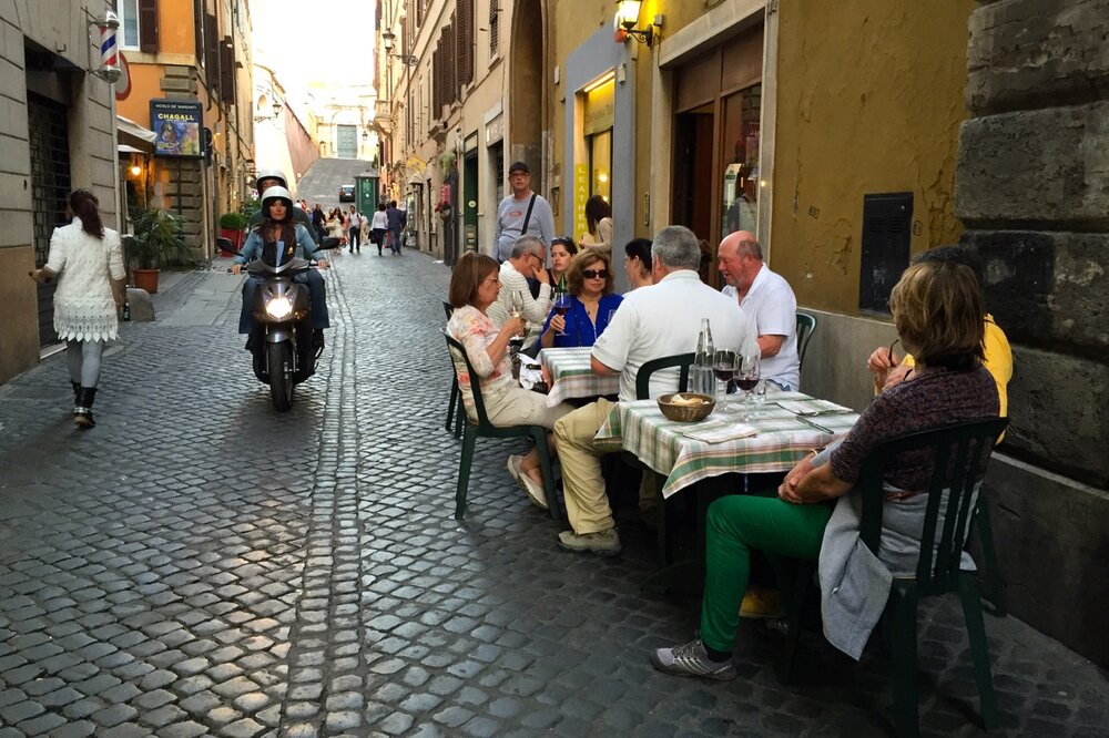 پایان پاندمی در ایتالیا زمینه‌ساز نبرد بین کافه‌ها و خودروها