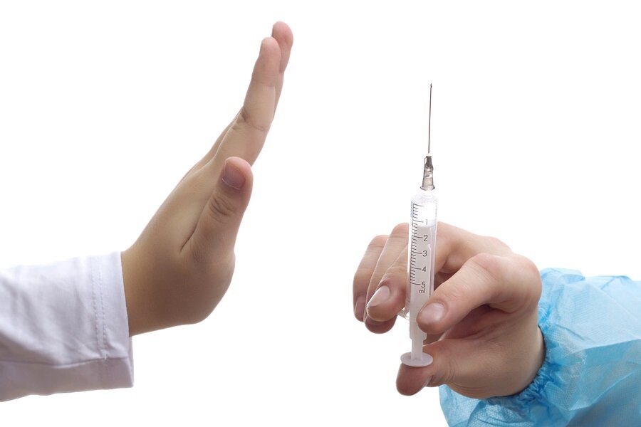 پرکردن پوکه‌های واکسن کرونا با مواد تقلبی
