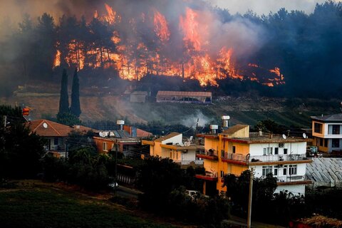 Forest fires sweeping through southern Turkey