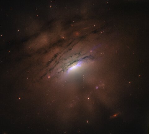 تاریک‌ و روشن‌های رمزآلود کهکشان IC 5063