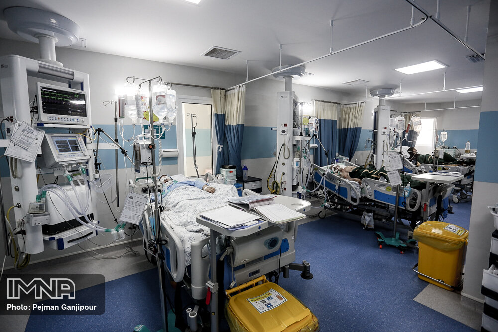 بیش از ١٠ هزار بیمار مبتلا به کرونا در تهران/ظرفیت بیمارستان ها تکمیل شد