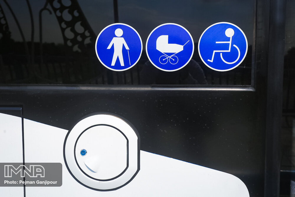 رونمایی از اتوبوس ویژه معلولان در بجنورد