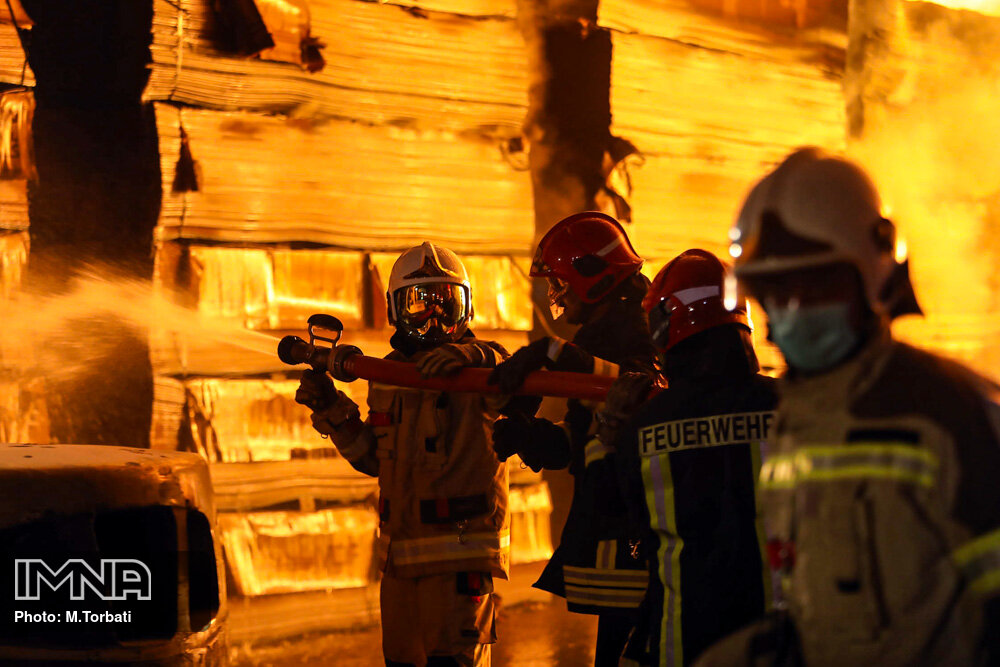 آتش‌سوزی در یک شرکت صنعتی در زرندیه