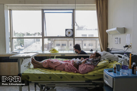 Iranian hospitals run out of intensive care unit beds 
