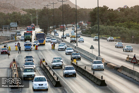 آخرین وضعیت راه‌های کشور/ترافیک سنگین در آزادراه کرج - قزوین