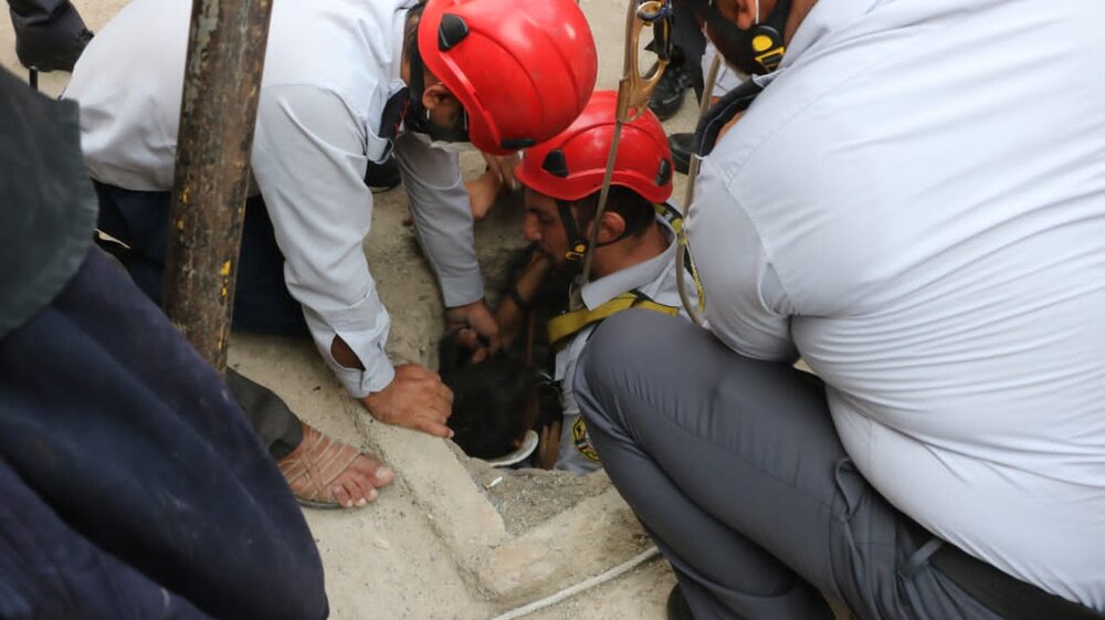 سقوط کودک در چاه ۱۰ متری حادثه‌ساز شد+ عکس 