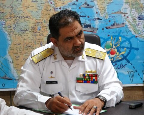 نیروی دریایی در عمق دریاها پرچم ایران را برافراشته است