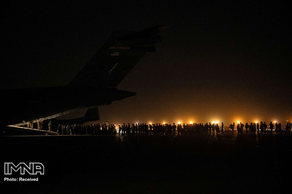 تحرکات طالبان در فرودگاه خالی کابل + فیلم و عکس