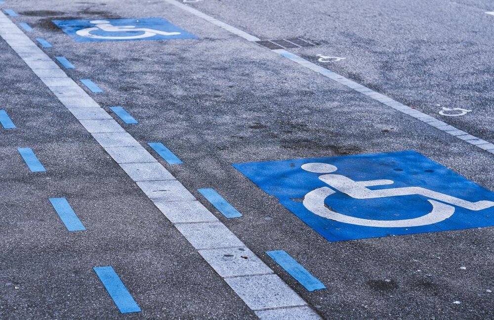 اختصاص فضای ویژه پارک خودرو معلولان در معابر شهری زاهدان