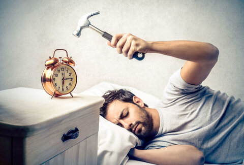 آیا بیدار شدن با زنگ ساعت موجب خستگی می‌شود؟
