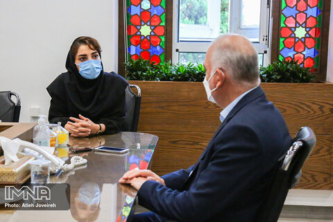 تقدیر  سرپرست شهرداری اصفهان از پرستار بیمارستان الزهرا