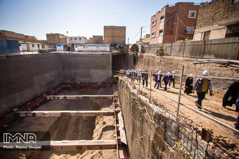 بازدید اعضای شورای شهر از پروژه قطار شهری