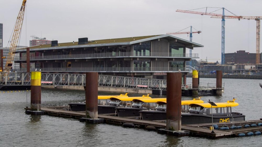 بزرگترین ساختمان اداری شناور جهان در هلند