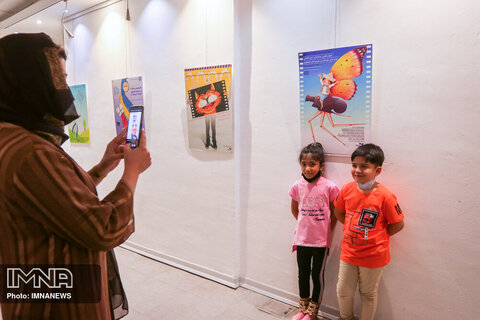 افتتاح نمایشگاه پوسترهای ادوار جشنواره فیلم‌ کودک در اصفهان
