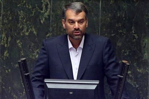 انتقاد نماینده فارس از تخصیص ارز دولتی برای واردات خودرو