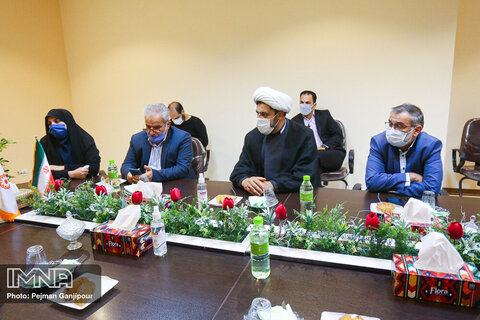 بازدید اعضای شورای شهر اصفهان از شیرخوارگاه نرجس