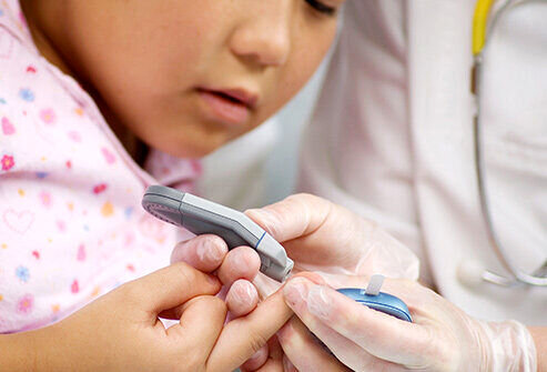 چرا کودکان دیابت می‌گیرند؟