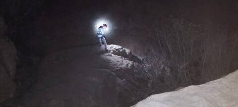 تیم هلال احمر کوهنوردان در برف مانده را نجات داد