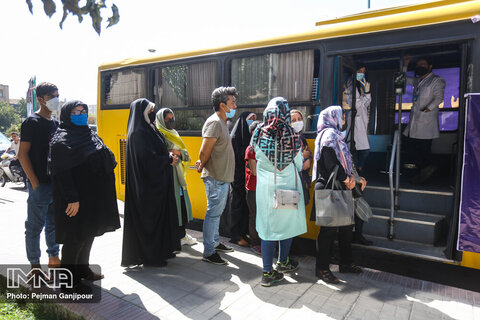 راه‌اندازی پایگاه سیار واکسیناسیون در شهر یزد 
