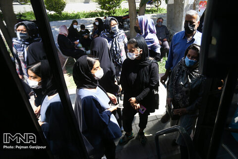 پایگاه سیار واکسیناسیون کرونا در اصفهان
