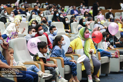افتتاحیه سی و چهارمین جشنواره بین المللی فیلم های کودکان و نوجوانان در اصفهان
