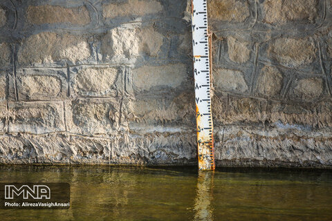 سنجش میزان حجم آب رودخانه در ورودی تالاب گاوخونی