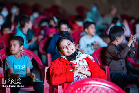 سینمای سیار جشنواره کودک در مناطق کم برخوردار