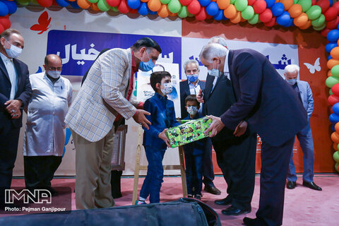 بازدید شهردار و رئیس شورای شهر از بیمارستان کودکان امام حسین (ع‎)