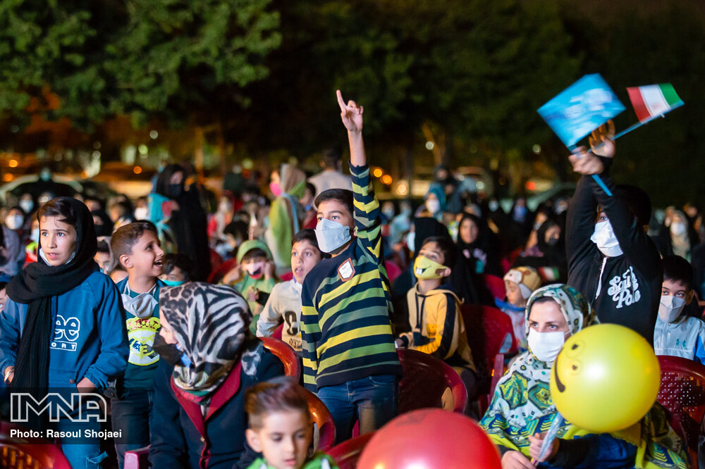 ماجرای عکس حاشیه‌ای از جشنواره فیلم کودک اصفهان چیست؟