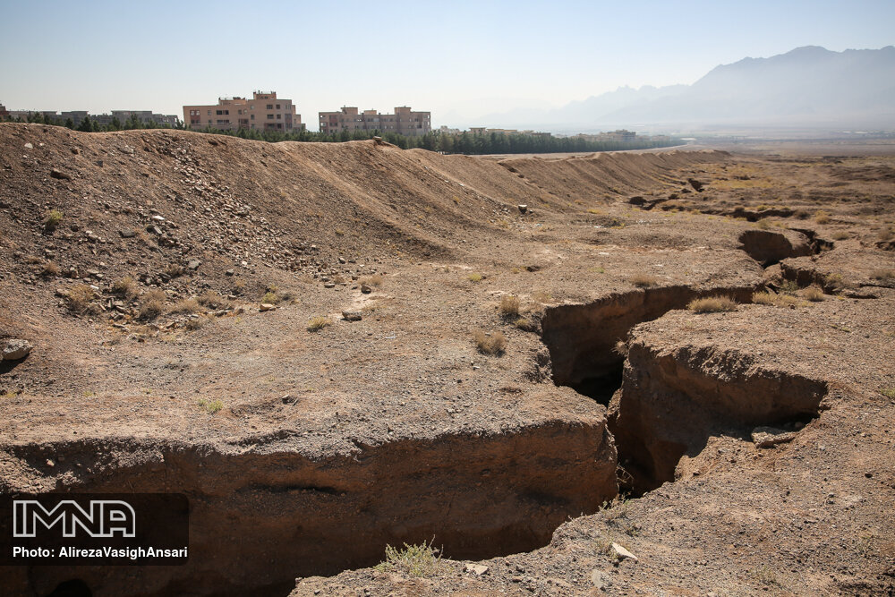 امکان تاخیر برای رسیدگی به فرونشست اصفهان وجود ندارد/فرونشست، زلزله هفت ریشتری است
