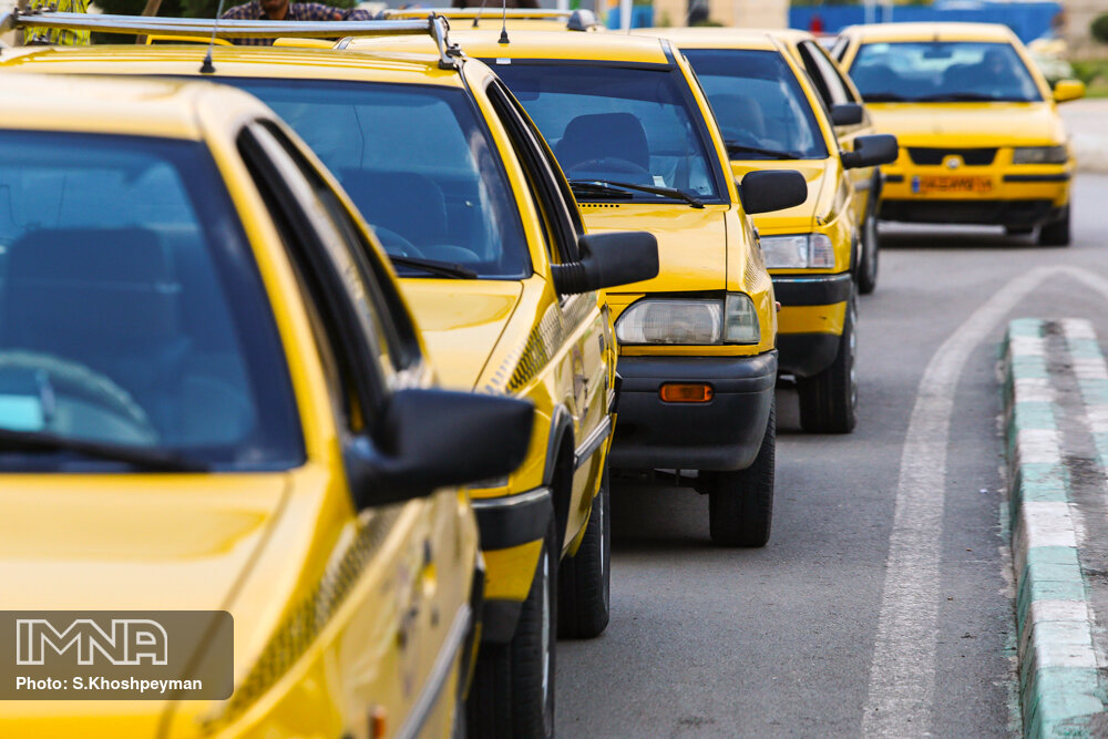 گلایه شهروندان از نرخ سرسام‌آور کرایه تاکسی‌های فرودگاه مشهد+ پاسخ مسئولان