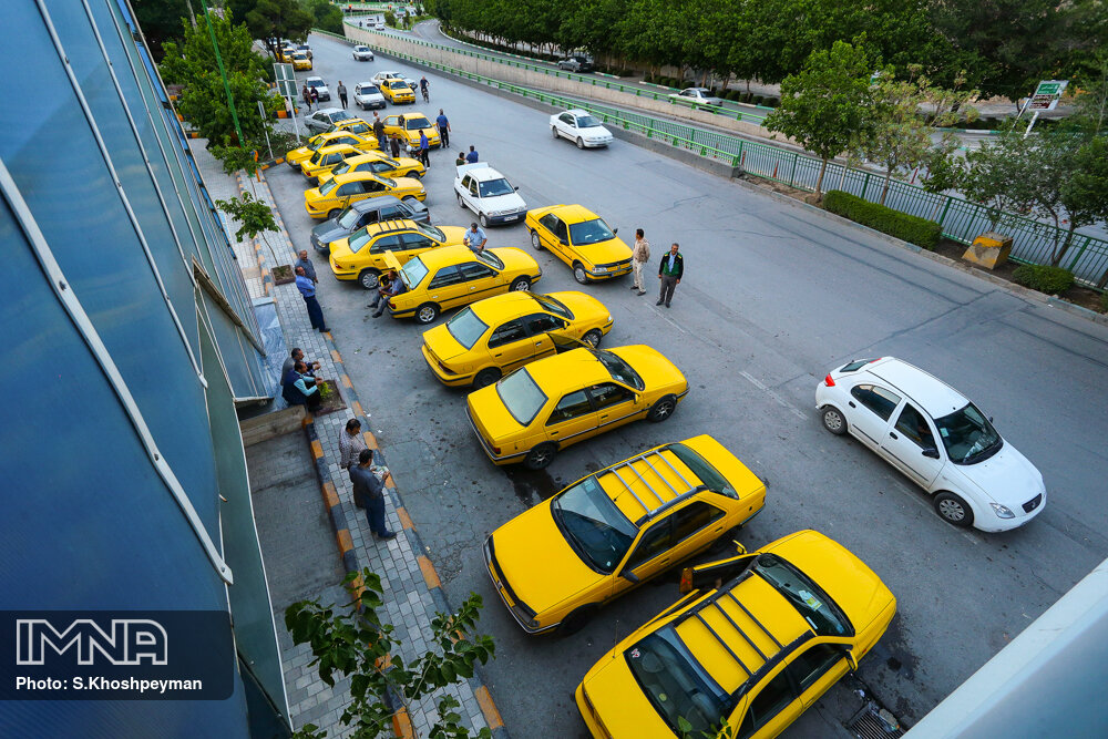 نصب بارکد پرداخت اینترنتی کرایه روی هزار تاکسی شهر اهواز