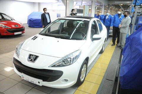 ریزش قیمت خودرو در بازار/  پژو ۲۰۷، ۱۷ میلیون تومان ارزان شد