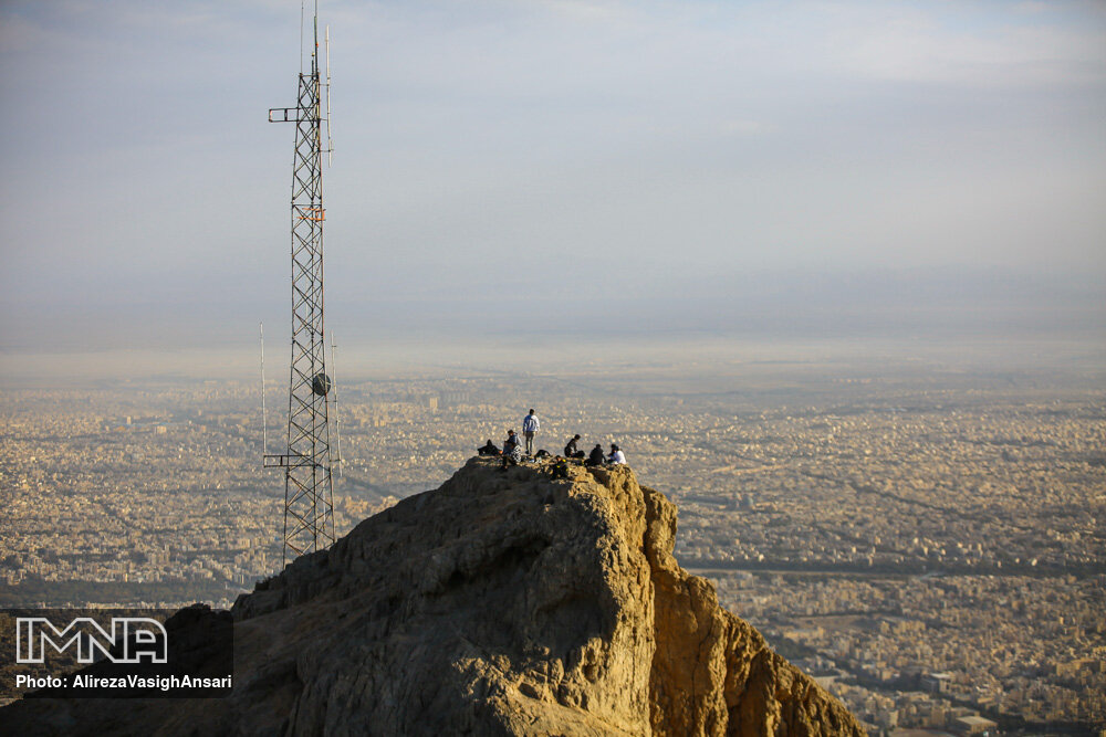هوای اصفهان در ۶ ایستگاه برای عموم ناسالم است