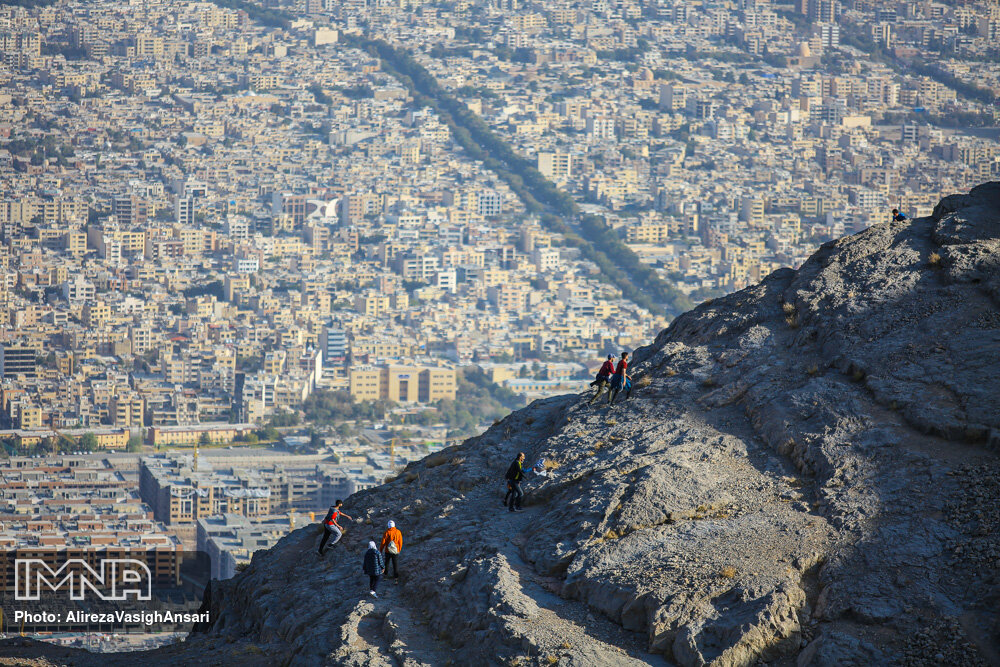 اقدامات منطقه ۵ شهرداری اصفهان برای ایمن‌سازی کوه صفه