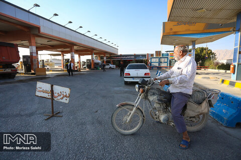 پمپ بنزین های شهر اصفهان پس از اختلال