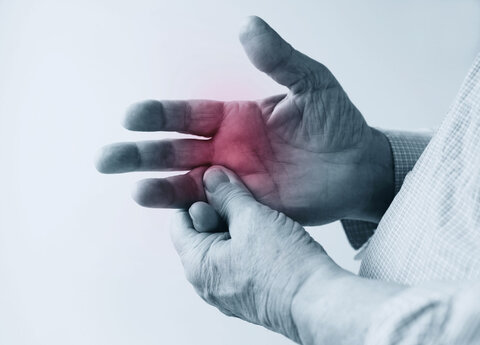 علائم اولیه آرتریت روماتوئید چیست؟