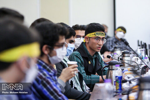 نشست صمیمانه استاندار اصفهان با دانش آموزان