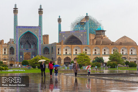 Isfahan welcomes first autumn rain