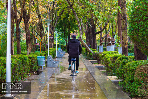 Isfahan welcomes first autumn rain