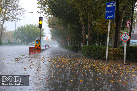 Isfahan welcomes first autumn rain