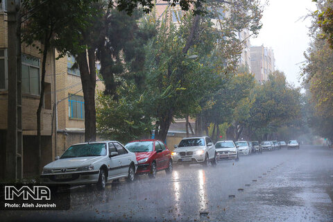 Isfahan welcomes first autumn rain