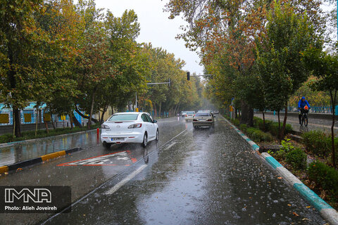 Isfahan welcomes first autumn rain